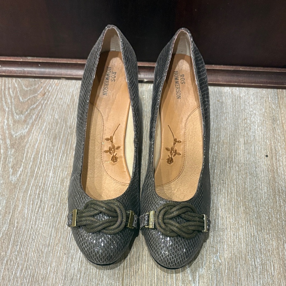 Ros Hommerson Grey Snakeskin Print Pumps with Rope Knot Detail 7.5N